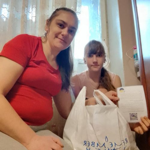 Передали людям, що потрапили в складні життєві обставини пакунки Передали людям, що потрапили в складні життєві обставини пакунки