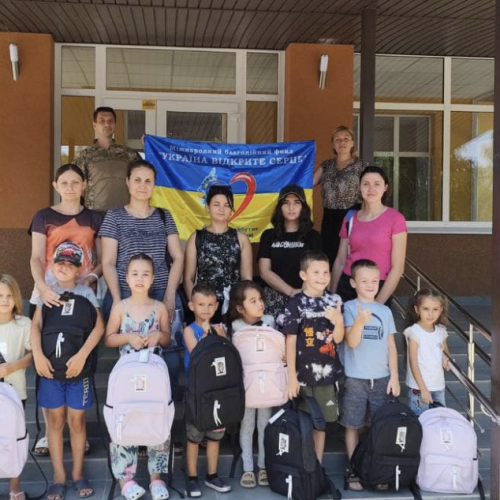 Допомога діткам рюкзачками та канцтоварами Допомога діткам рюкзачками та канцтоварами
