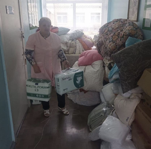 Передали допомогу в госпіталь Передали допомогу в госпіталь