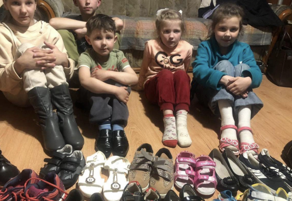 Допомогли взуттям дітям ВПО та потребуючим